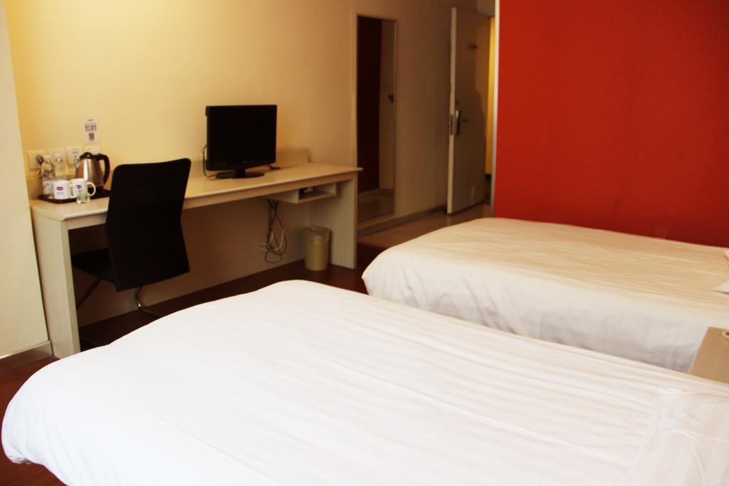 Gold Mine Express Hotel Nanning Oda fotoğraf